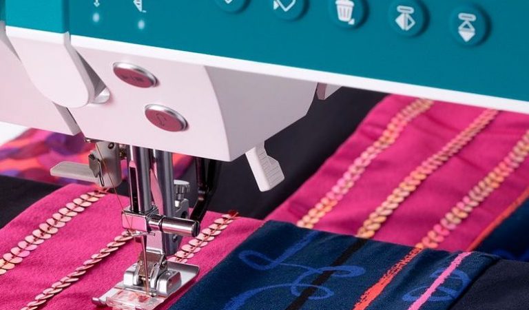 Moda, arte e tecnologia: novos caminhos para a costura Moda, arte e tecnologia: novos caminhos para a costura