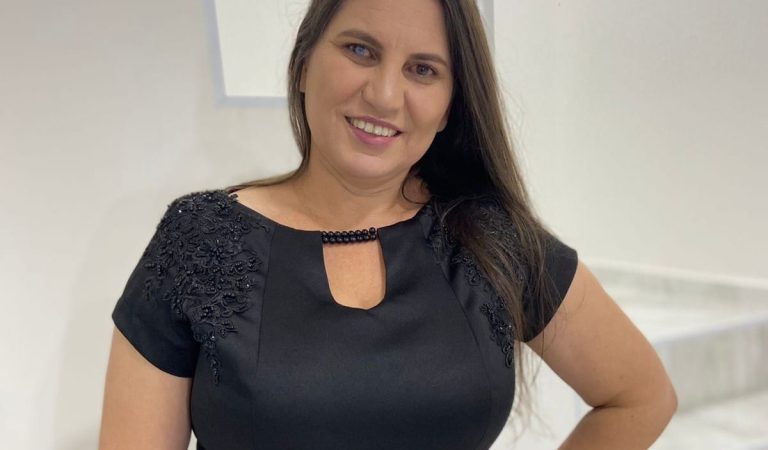 #129 – A mágica de transformar tecidos em vestidos com Oleigna Machado #129 – A mágica de transformar tecidos em vestidos com Oleigna Machado